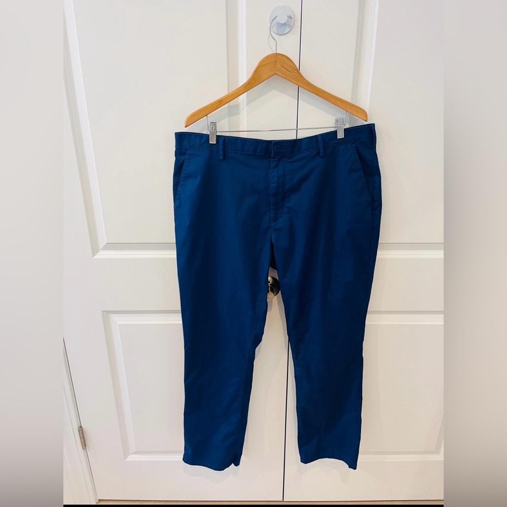IZOD advantage performance men’s 40X32 navy blue straight fit chino dress pants